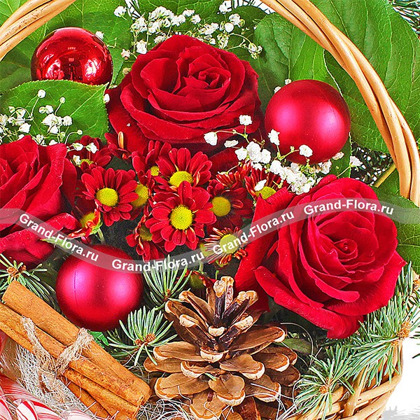 Фейерверк - корзина из роз, хризантема и новогоднего декора