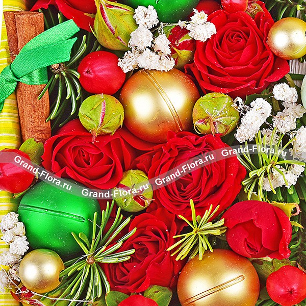 Праздничные огоньки - новогодняя коробка из розы,елочных украшений и безе
