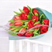 Открывая чувства - букет из красных тюльпанов 2
